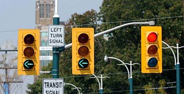 为什么交通信号灯要用红、黄、绿 三种颜色？