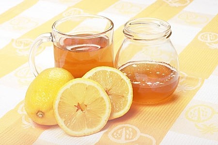 蜂蜜柠檬水还有这种妙用很多女性不知道？熬夜的人要多喝