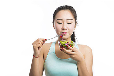 女孩不吃早餐危害大，阻碍减肥降低颜值