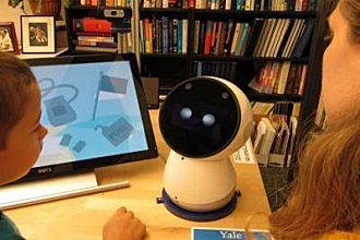 美研究称“社交机器人”有助自闭症儿童学习成长