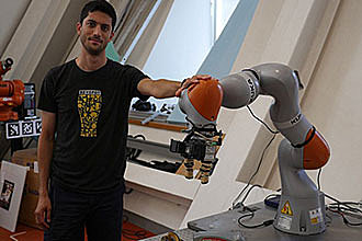 MIT研究辨别性AI机器人 可帮助清理房屋