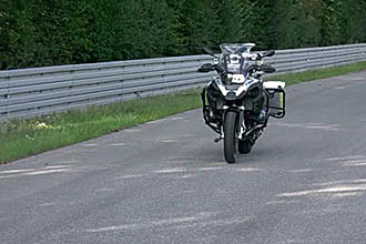 宝马实现摩托自动驾驶 用于风险性技术开发