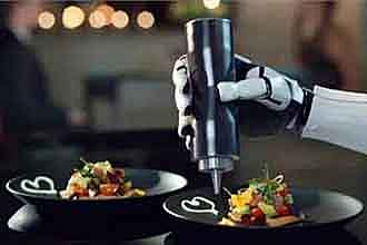 智能餐厅不只是“机器人炒菜”