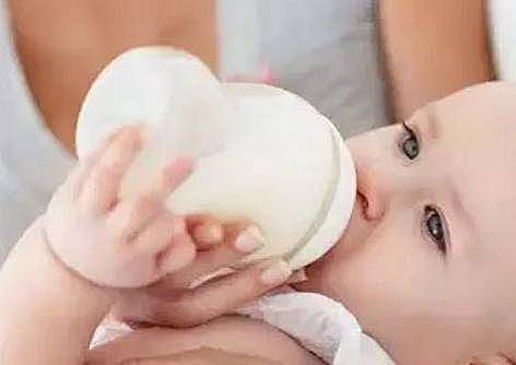 怎么给婴儿冲奶粉试水温
