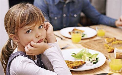 孩子厌食不吃饭怎么办?这些方法教你解决