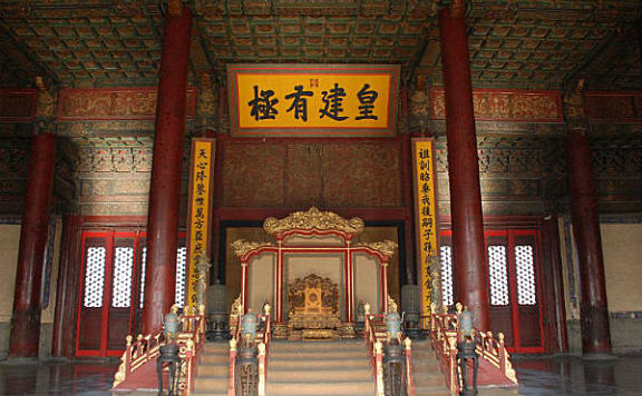 北京故宫太和殿为何没有满文？