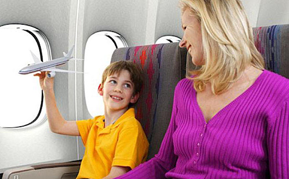 飞机降落时嚼口香糖可以防止耳膜胀裂