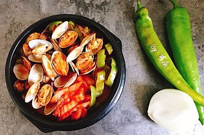 韩式辣白菜蛤蜊锅-石锅海鲜汤的做法步骤
