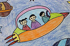 畅想未来乘坐宇宙飞船儿童画作品图片