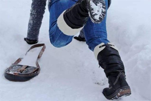 下雪穿什么鞋子不打滑