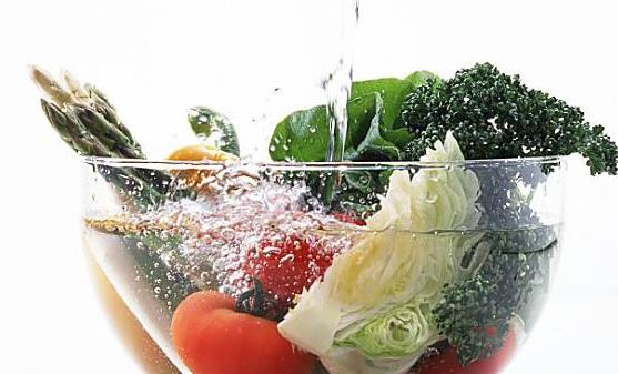 浸泡蔬菜可能会让菜越泡越脏