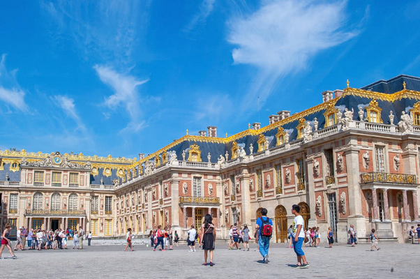 世界上最大的宫殿是哪个宫：凡尔赛宫单体最大(故宫宫殿群最大)