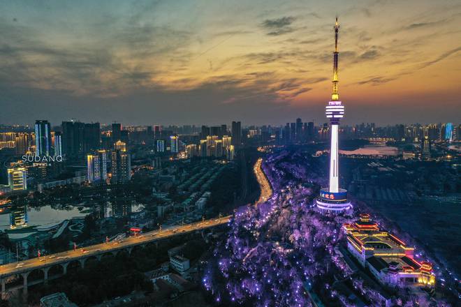 中国第一座电视塔：龟山电视塔净高221.2米