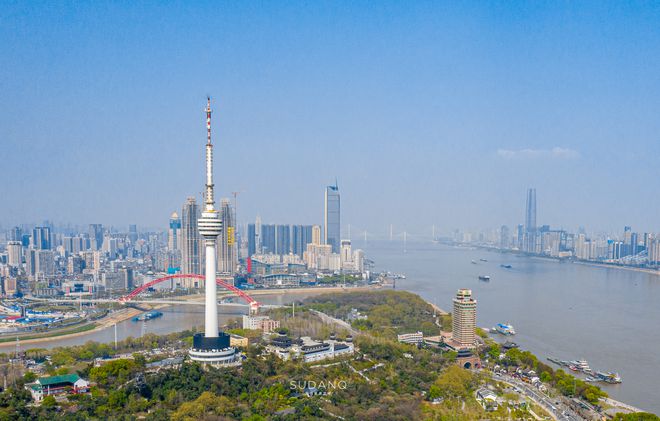 中国第一座电视塔：龟山电视塔净高221.2米