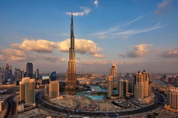 世界上最壮观的摩天大楼：哈利法塔登顶第一名