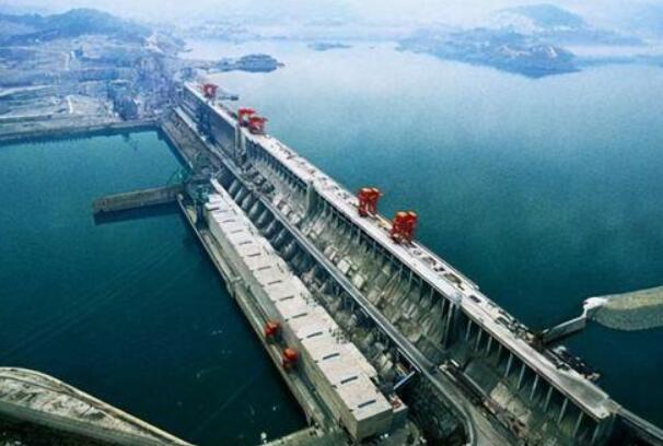 世界最大的水电站：三峡水电站大坝高程185米