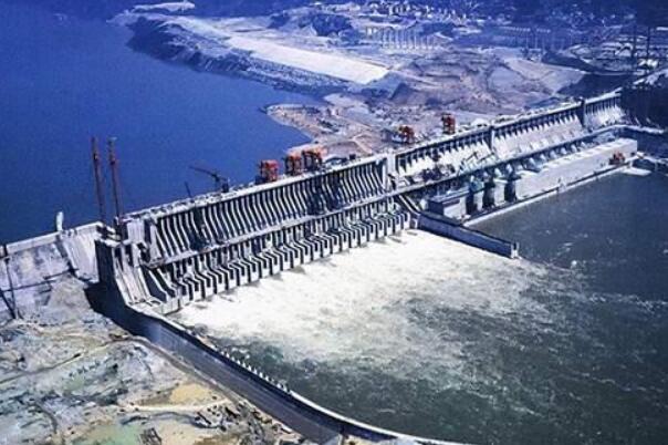 世界最大的水电站：三峡水电站大坝高程185米