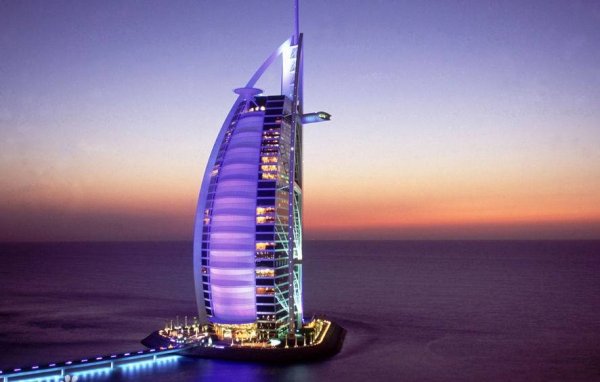 十大迪拜著名建筑：哈利法塔高达828米