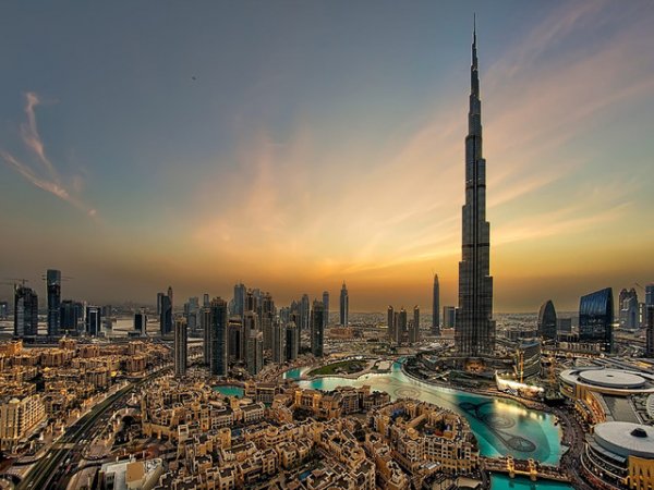 迪拜最高建筑物是多少米？