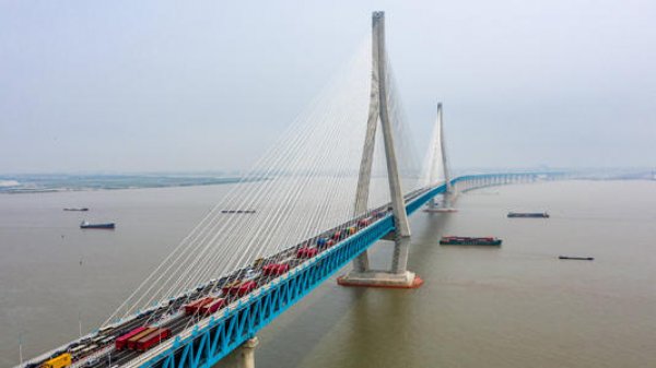 世界最大跨度公铁两用斜拉桥：沪苏通长江公铁大桥