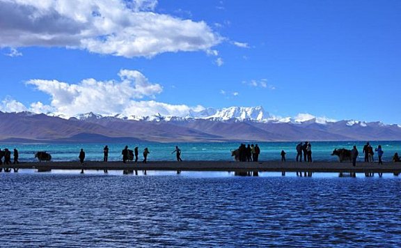 西藏十大夏季避暑旅游景点：纳木错、措那湖位居前两名
