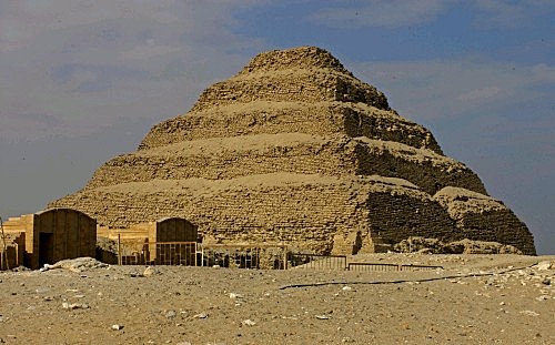 世界上最古老的金字塔