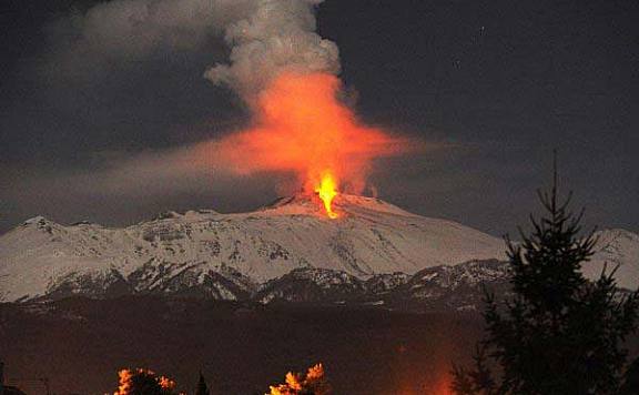 欧洲最高的火山：埃特纳火山海拔超3200米