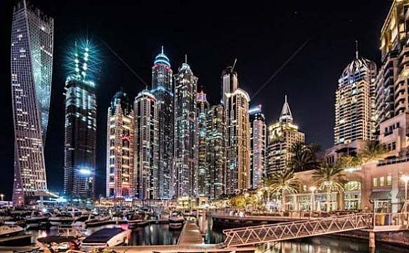 全球最大的人工码头：迪拜码头游艇遍地
