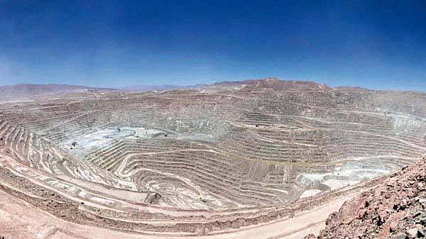 世界上最大的铜矿：埃斯康迪达铜矿（占世界的38%）