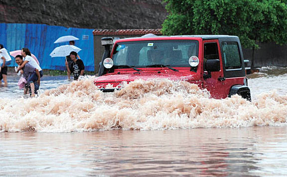 汽车被水淹了保险怎么赔
