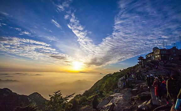 泰山之巅，遇见意料之外的风景