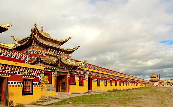格尔登寺，阿坝县的寺庙瑰宝