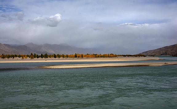 西藏拉萨河是一个什么景点，有哪些游览建议？