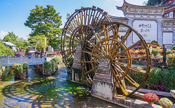 古镇盛行的年代，云南丽江古镇旅游还值得吗？
