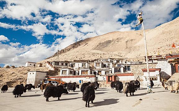 西藏日喀则旅游景点——绒布寺