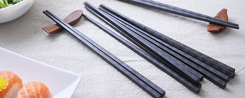 黑白两双筷子哪个是公筷