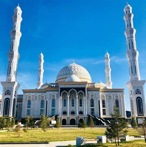哈萨克斯坦旅游